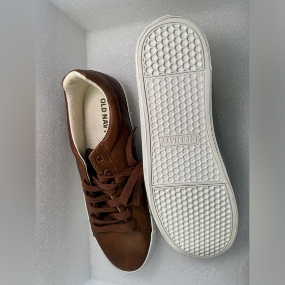 Old Navy Brown Men's Tennis Sneakers. - Picture 3 of 3